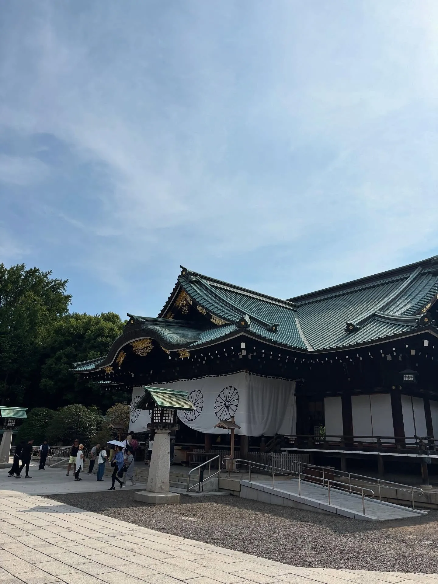 靖国神社へ、娘と。